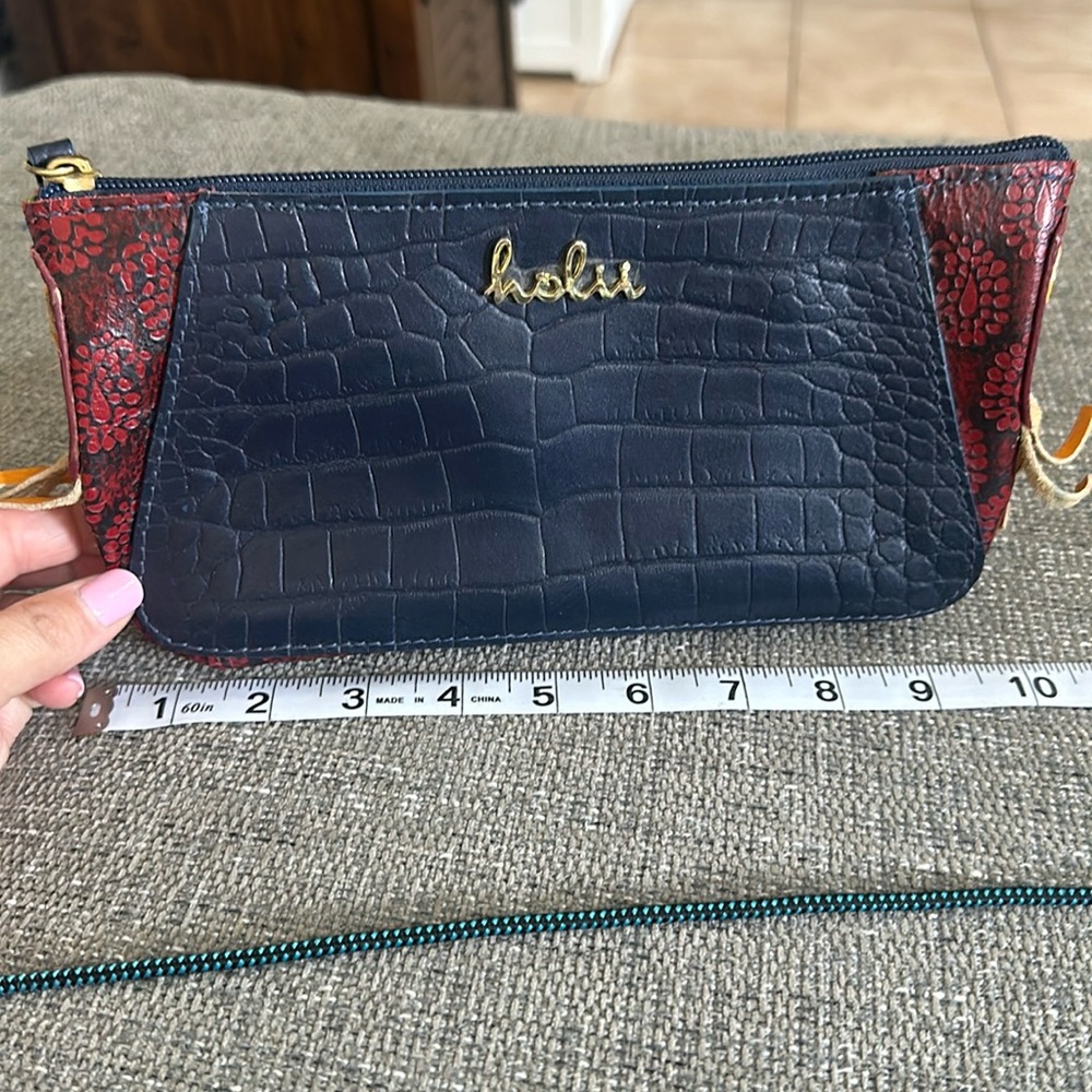 EUC Holii Clutch purchased in India perfect size wristlet
